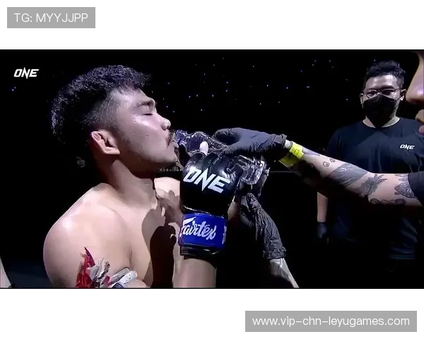 MMA赛后口角引发社媒大战