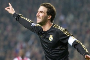 乐鱼-山东泰山21击败天津津门虎队，瓦科错失点球令收官略显遗憾，山东泰山队的比赛