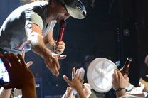 乐鱼体育官网下载-WWE摔角秀再掀热潮，引爆全球观众热情，wwe摔角赛事网